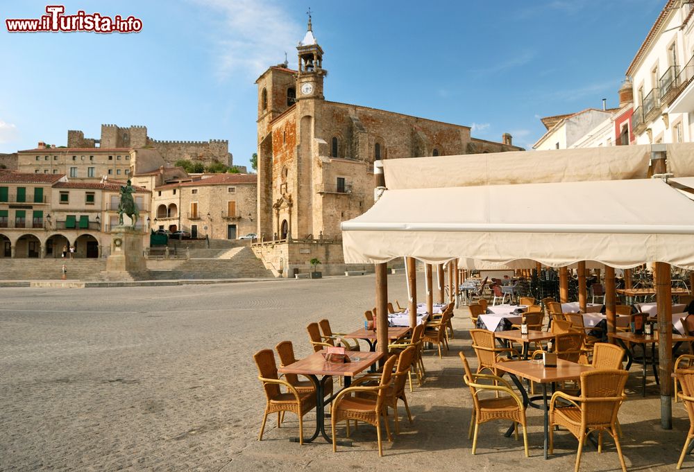 Immagine Plaza Mayor a Trujillo, Spagna: centro della vita sociale e commerciale della città, questa piazza ha ospitato nel corso del tempo feste, mercati e eventi di ogni genere.