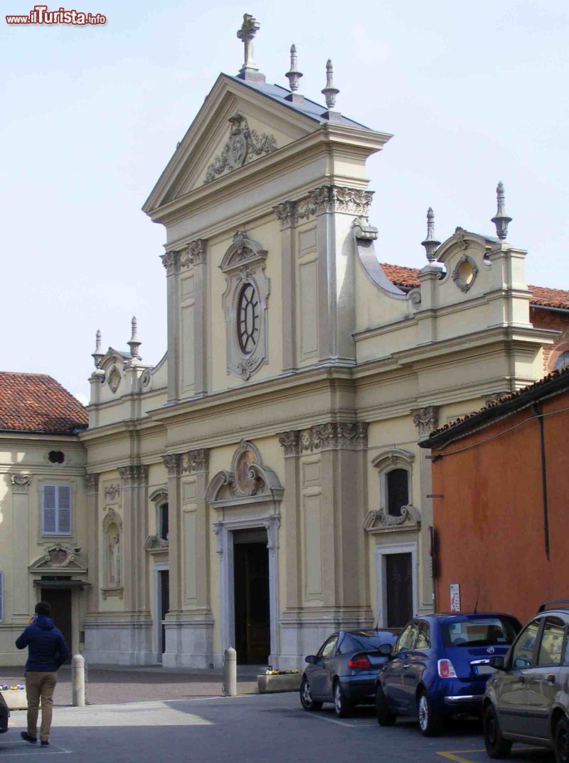 Immagine Poirino, Piemonte: la parrocchia di Santa Maria Maggiore - © F Ceragioli, CC BY-SA 3.0, Wikipedia