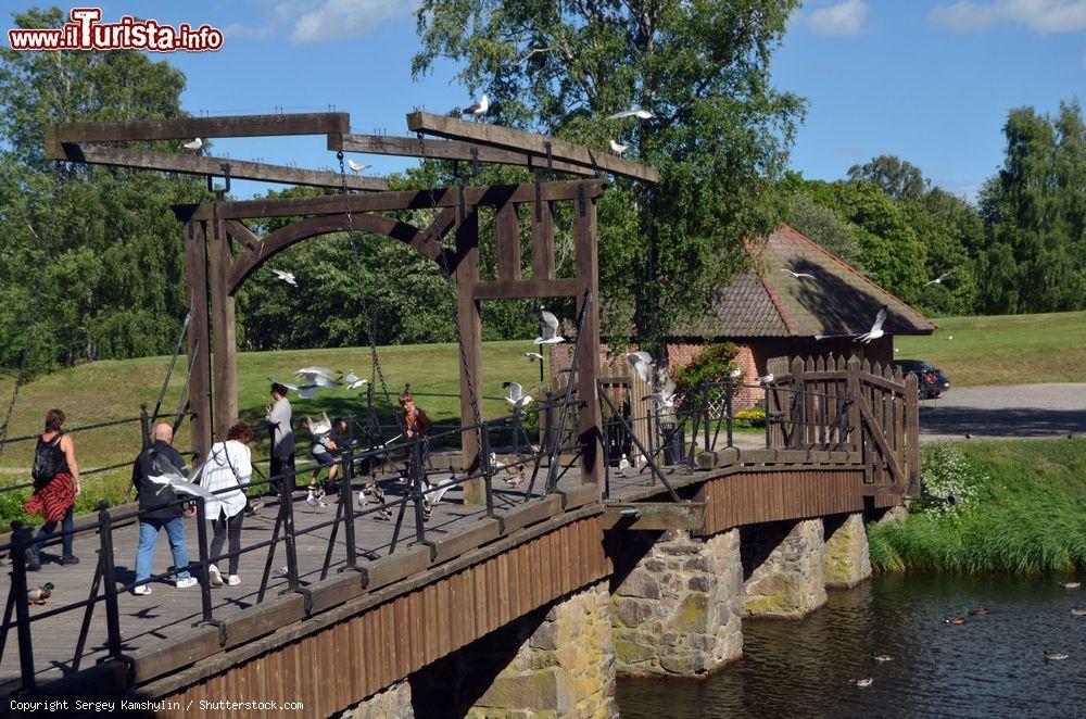 Immagine Ponte pedonale in legno nella città-fortezza di Fredrikstad, Norvegia - © Sergey Kamshylin / Shutterstock.com