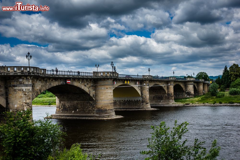 Immagine Ponte sul fiume Elba nella città di Pirna, Sassonia, Germania. Siamo a sud est di Dresda.