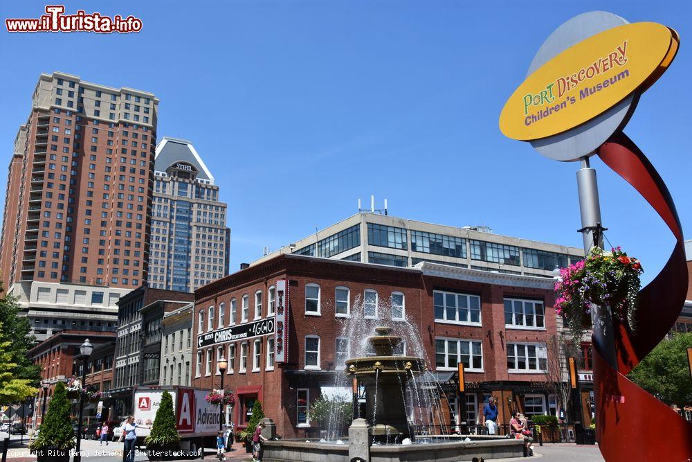 Immagine Port Discovery Children's Museum a Baltimora, Maryland. Questa istituzione senza scopo di lucro, situata nello storico mercato del pesce cittadino, offre mostre, programmi e iniziative dedicate ai bambini sino ai dieci anni - © Ritu Manoj Jethani / Shutterstock.com