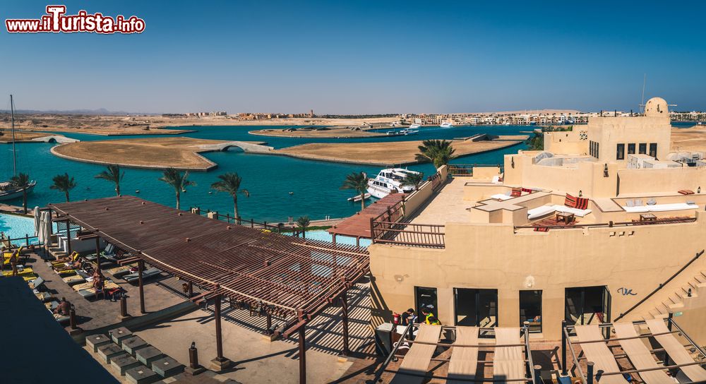 Immagine Port Ghalib, la città-resort nei pressi di Marsa Alam, Egitto. Negozi, caffè e ristoranti gourmet sono il fiore all'occhiello di questa alternativa di lusso alla più turistica (e limitrofa) Marsa Alam.