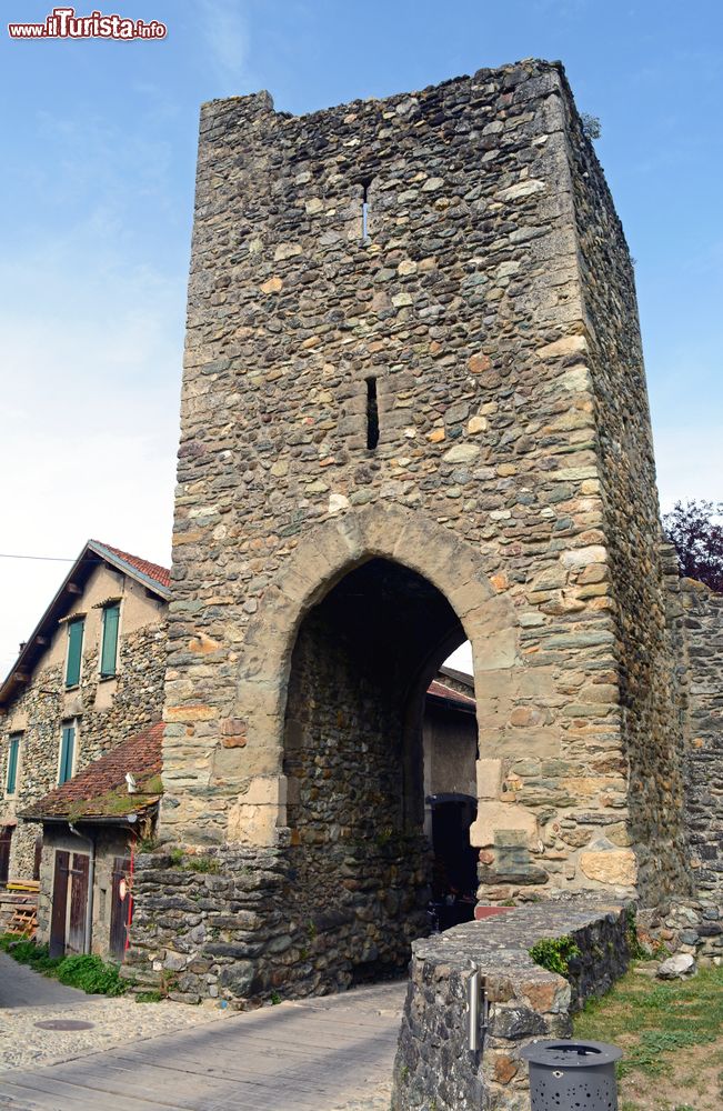 Immagine L'antica torre della porta di accesso al borgo di Yvoire, in Francia.