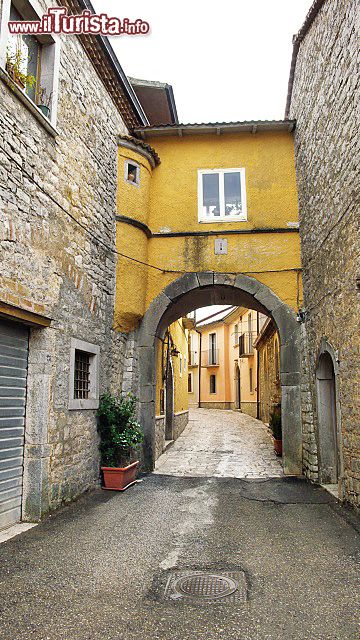 Immagine Porta di Rose a San Marco dei Cavoti (Campania) - © Fiore S. Barbato - CC BY-SA 2.0 - Wikipedia