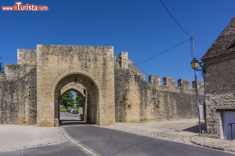 Immagine Porta d'ingresso nella cinta muraria della medievale Provins, Francia. La città è dichiarata patrimonio mondiale dell'Unesco.