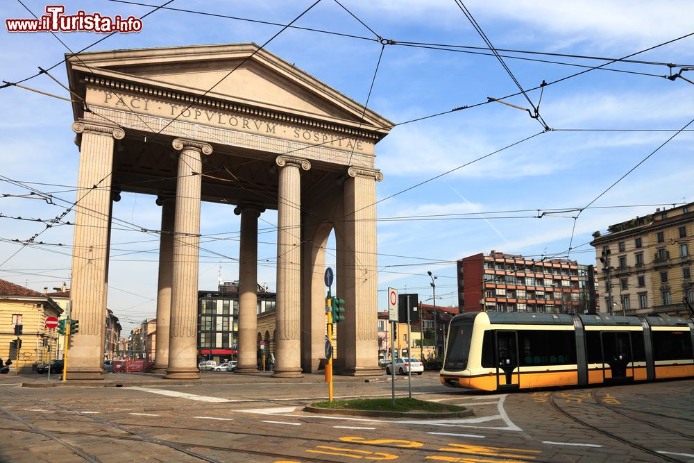 Immagine Porta Ticinese sui viali di Milano in Lombardia