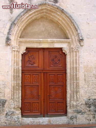 Immagine Il portale della Chiesa di San Giorgio a Sestu in Sardegna - © Wikipedia.