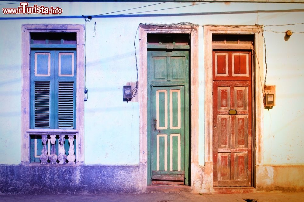 Immagine Porte e finestre el centro storico di Baracoa, la città più antica di Cuba, fondata nel 1511.