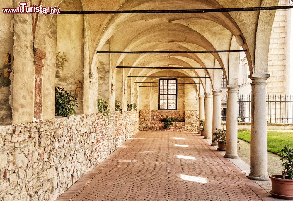 Immagine Portico medievale al castello di Telc, Repubblica Ceca. La fortezza è stata costruita a metà del XVI° secolo su disegno dell'architetto Leopold Estereicher.