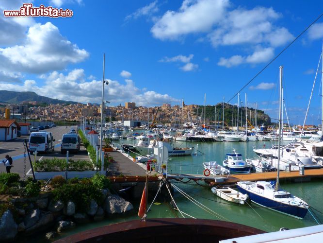 Immagine Il porto di Termini Imerese, costa nord della Sicilia