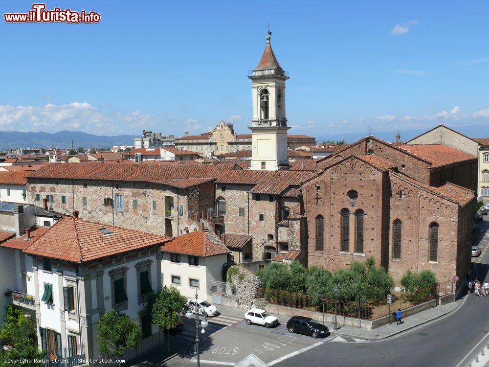 Immagine Prato, Toscana, dall'alto: la chiesa di San Francesco in piazza Santa Maria delle Carceri  - © Radim Strobl / Shutterstock.com