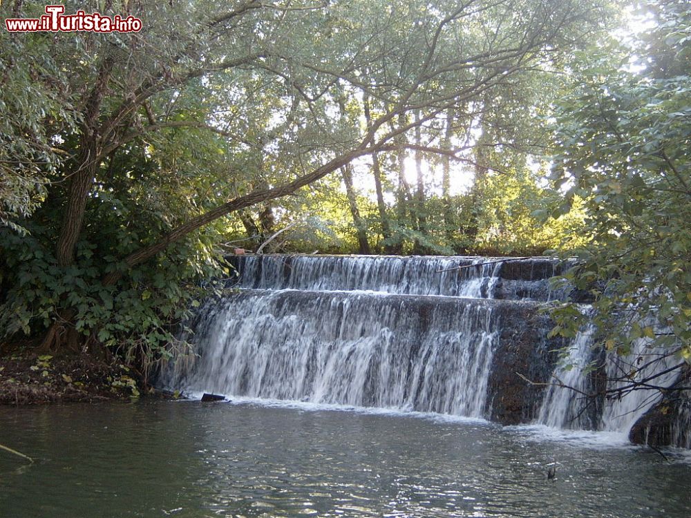 Immagine Priverno, Lazio: una cascata sul fiume Amaseno in provincia di Latina - © Privernum, CC BY-SA 3.0, Wikipedia