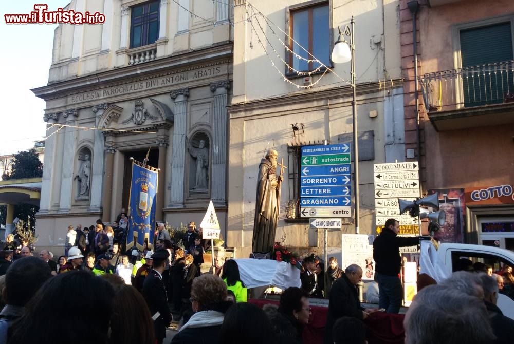 Immagine Processione della statua di Sant'Antonio Abate nell'omonimo centro della Campania - © Emmanuele99, Wikipedia