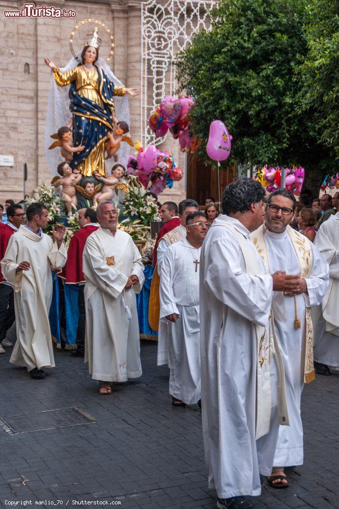 Immagine La Processione della Vergine Maria in centro a Pachino in Sicilia - © manlio_70 / Shutterstock.com