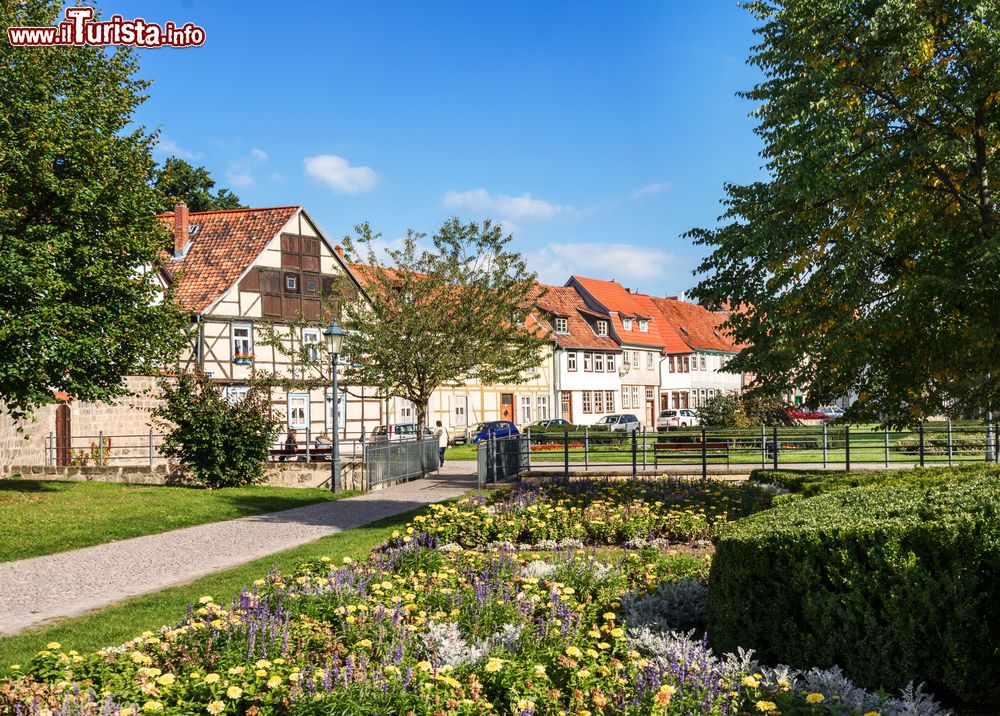 Immagine Quedlinburg, storica città della Germania. Questa località esiste dagli inizi del IX° secolo quando venne nominato per la prima volta un insediamento chiamato Gross Orden sulla riva orientale del fiume Bode.