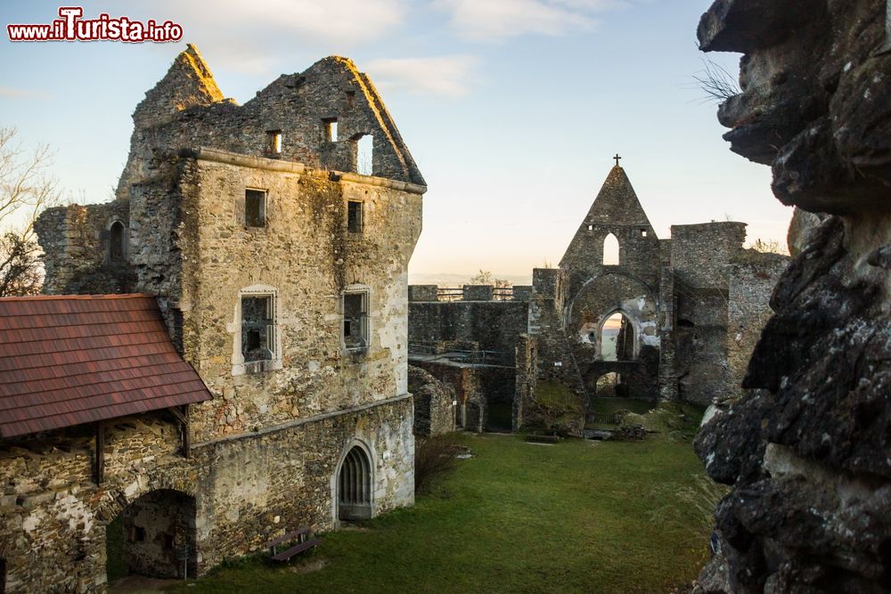 Immagine Rovine del castello di Schaunberg nei pressi di Reutte, Austria. 