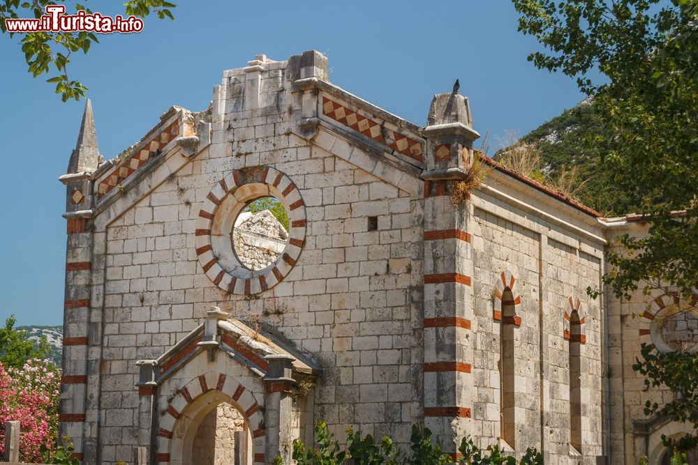 Immagine Rovine di un'antica chiesa nella cittadina dalmata di Ston, Croazia.