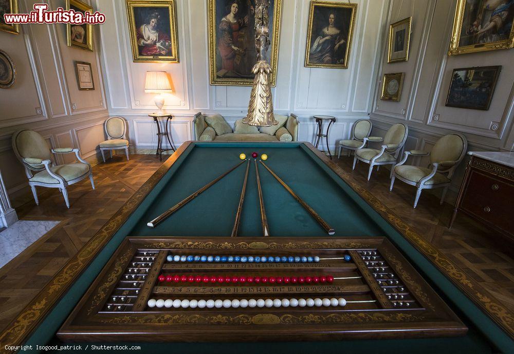 Immagine Sala da biliardo al castello di La Motte-Tilly, Francia. Questa splendida dimora di campagna situata nella regione della Champagne-Ardenne venne fatta costruire a partire dal 1754 dall'abate Terray - © Isogood_patrick / Shutterstock.com