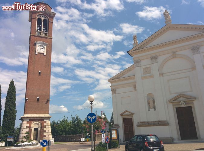 Immagine San Giovanni Battista: la chiesa e il campanile in centro a Caldogno - © Dan1gia2 - CC BY-SA 4.0 - wikipedia.org