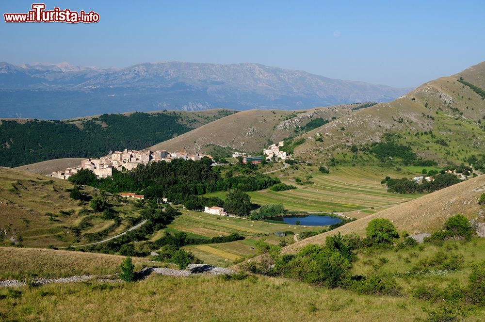 Immagine La piccola città di Santo Stefano di Sessanio, L'Aquila, Abruzzo. E' uno dei borghi più belli d'Italia.