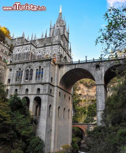 Immagine Santuario di Las Lajas: questa incredibile cattedrale nei pressi di Ipiales sorge su ponte che attraversa il fiume Guáytara - foto © Jess Kraft / Shutterstock.com