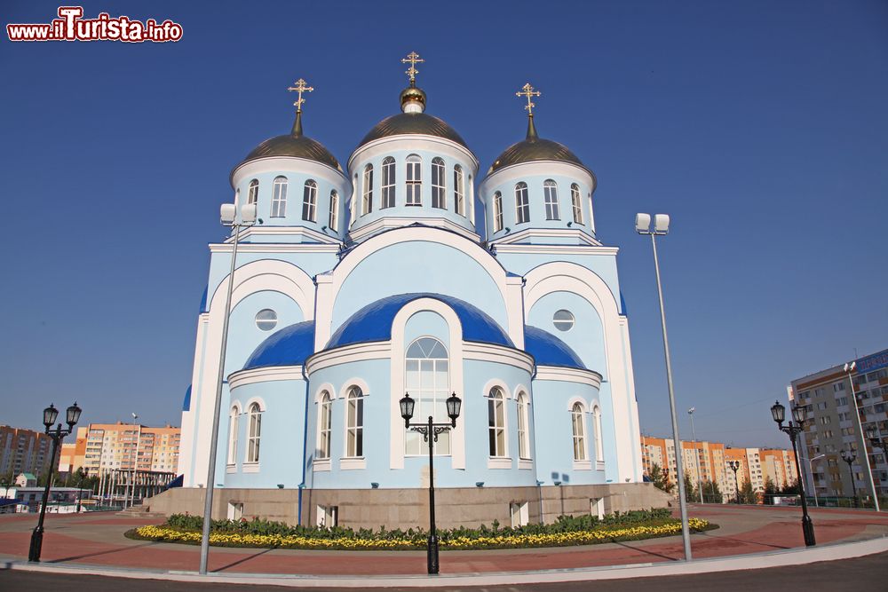 Immagine Saransk, capitale della Repubblica di Mordvini (Russia). Una chiesa del centro storico cittadino.