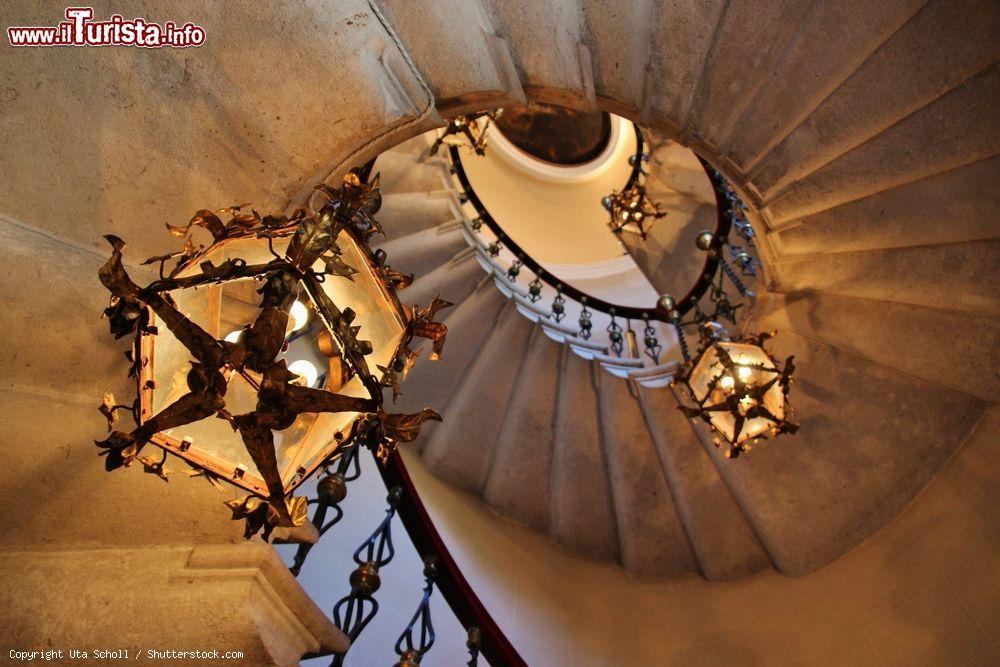 Immagine Scala a chiocciola nel Castello di Duino in Friuli. - © Uta Scholl / Shutterstock.com