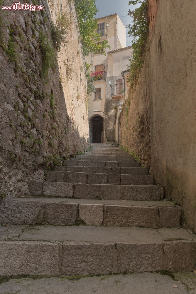 Immagine Scalinata in pietra nel borgo di Castelcivita in Campania