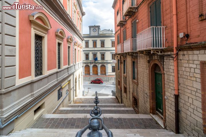 Immagine Una scalinata nel centro storico di Potenza, il capoluogo della Basilicata- © Eddy Galeotti / Shutterstock.com