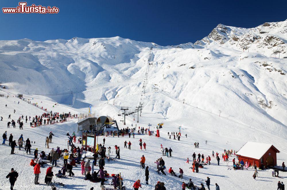 Immagine Sciatori sulle piste innnevate di Cauterest, Francia - © oksmit / Shutterstock.com