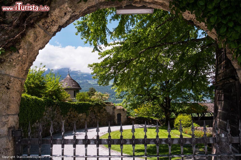 Immagine Scorcio di una bella residenza privata nel centro di Vaduz, Lichtenstein, con il giardino - © StanislavBeloglazov / Shutterstock.com