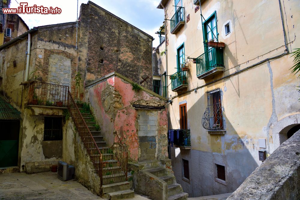 Immagine Uno scorcio rustico di Eboli: riporta il turisti all'immagine di Carlo Levi e del suo Cristo si è fermato ad Eboli