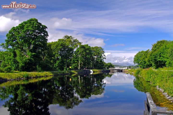 Immagine Uno scorcio del Caledonian Canal nelle Highlands scozzesi - © Bildagentur Zoonar GmbH / Shutterstock.com