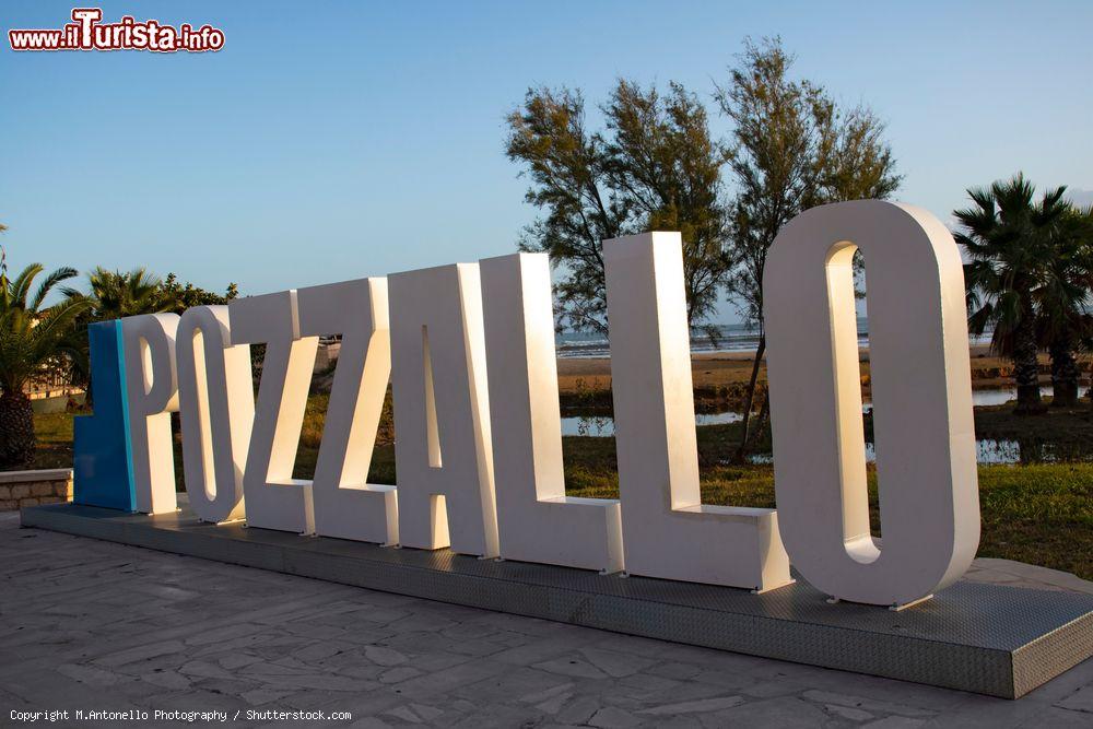 Immagine Scritta turistica di benevenuto a Pozzallo, borgo costiero della Sicilia - © M.Antonello Photography / Shutterstock.com