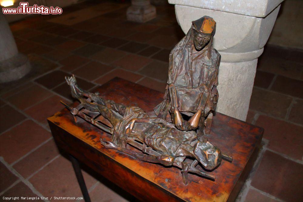 Immagine Scultura in bronzo all'interno della cattedrale di Augusta, Germania - © Mariangela Cruz / Shutterstock.com