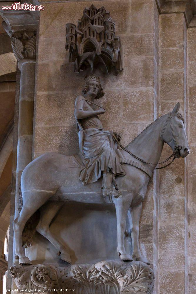 Immagine Scultura in pietra del cavaliere di Bamberga nel duomo cittadino, Germania - © footageclips / Shutterstock.com