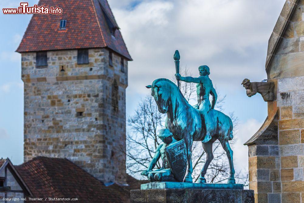 Immagine Scultura "Luce e Potenza" alla fortezza di Coburgo, Germania - © Val Thoermer / Shutterstock.com