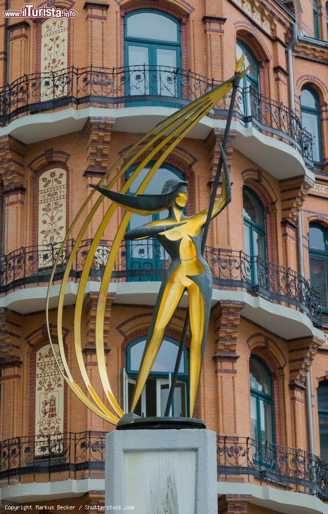 Immagine Una scultura su una strada nel centro di Flensburg, in Germania - © Markus Becker / Shutterstock.com