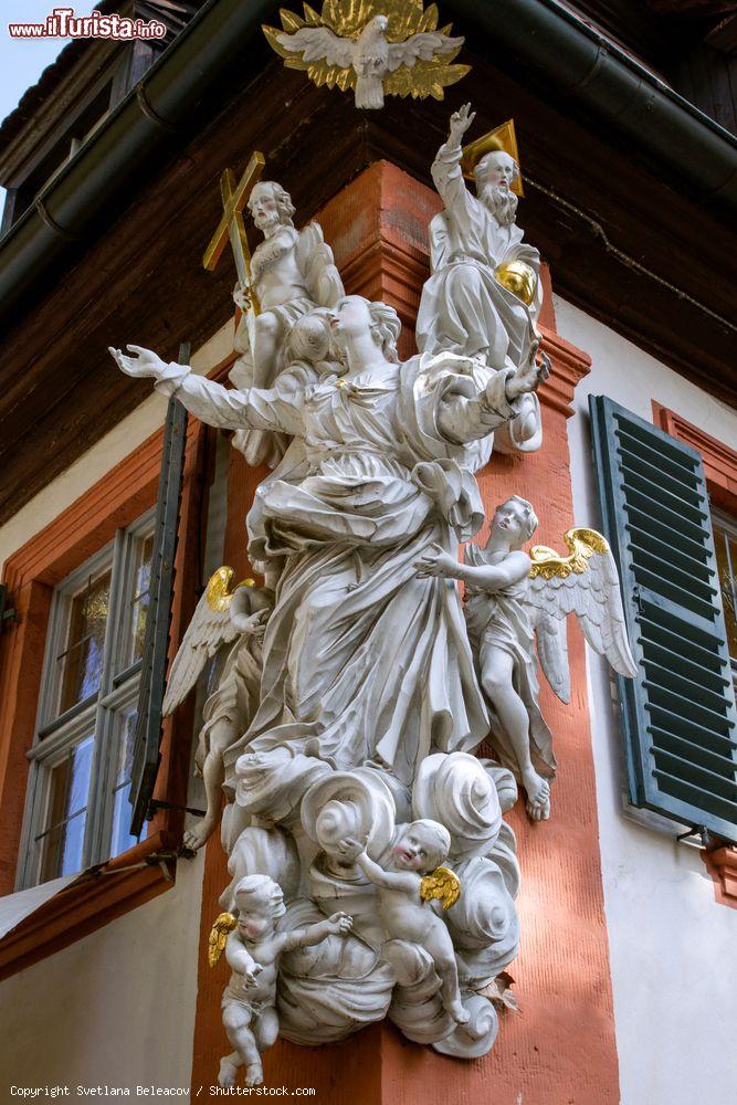 Immagine Sculture all'angolo di una casa medievale di Bamberga, Germania - © Svetlana Beleacov / Shutterstock.com