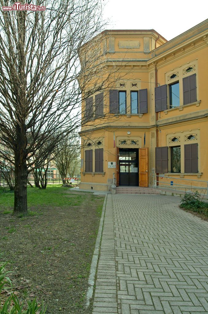 Immagine La Scuola Elementare Edmondo De Amicis a San Pietro in Casale - © Tux, Wikipedia