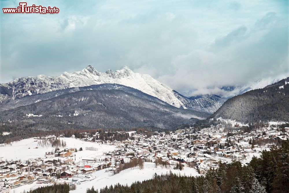 Immagine Seefeld in inverno dopo una nevicata tra le montagne del Tirolo in Austria