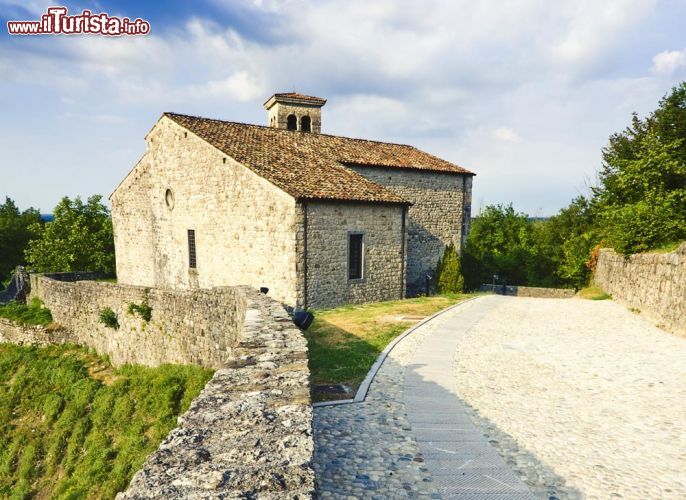 Immagine La chiesa di San Martino a Ragogna in Friuli - © Roberta Patat / Shutterstock.com