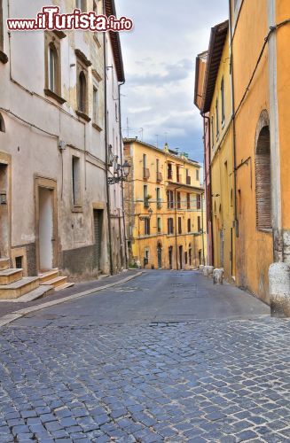 Immagine Scorcio panoramico di Civita Castellana, Lazio. Celebre per essere stata in periodo preromano, capitale della popolazione dei falisci, Civita Castellana è nota anche con il nome di Massa Castellanaia - © Mi.Ti. / Shutterstock.com