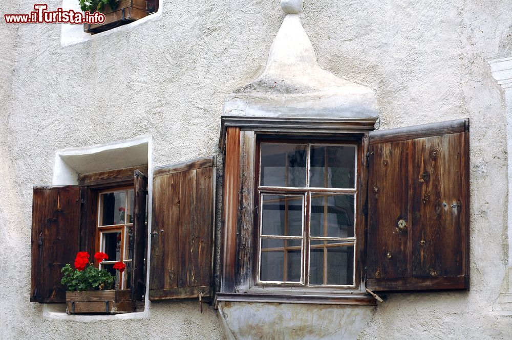 Immagine Il dettaglio di una casa a Bergun, in Svizzera