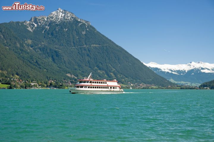 Immagine Crociera sull'Achensee, Austria - Meta turistica che attira ogni giorno dell'anno un buon numero di visitatori, l'Achensee offre suggestive crociere per scoprirne gli angoli più autentici © travelpeter / Shutterstock.com