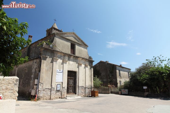 Immagine La Chiesa di San Marcello ad Aleria, Corsica - la Chiesa di San Marcello fu fondata intorno al XI secolo sui resti dell'antica diocesi di Aleria, una cittadina non solo ricca di attrazioni e punti di interesse ma anche di grande importanza storica per la Corsica, di cui fu anche capitale. - © Karin Wabro / Shutterstock.com