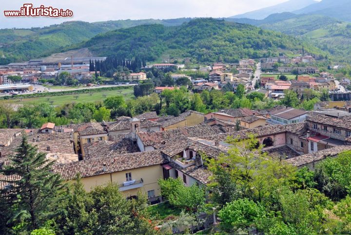 Immagine Le antiche case del centro storico di Montorio al Vomano, borgo dell'Abruzzo- © Svetlana Jafarova / Shutterstock.com