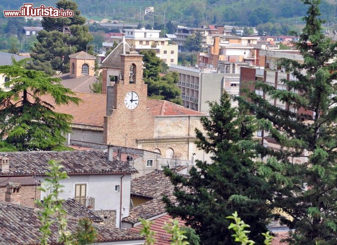 Immagine Una chiesa del centro di Montorio al Vomano, provincia di Teramo (Abruzzo) - © Svetlana Jafarova / Shutterstock.com