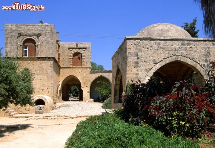 Immagine Il monastero di Agia Napa sull'isola di Cipro - © P Phillips / Shutterstock.com