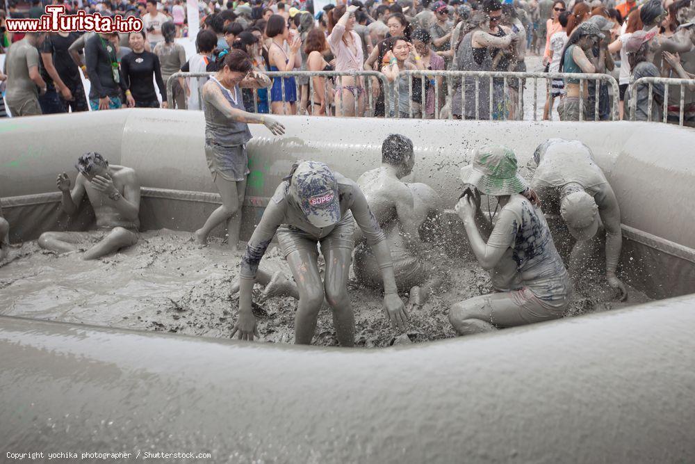 Immagine Il festival del fango a Boryeong sulla spiaggia di Daecheon, Corea del Sud - © yochika photographer / Shutterstock.com